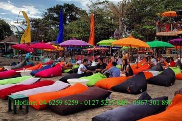 Có nên đặt ghế lười hạt xốp gần không gian bể bơi?