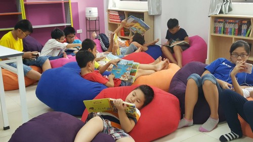 be-thu-gian-cung-ghe-luoi-hat-xop